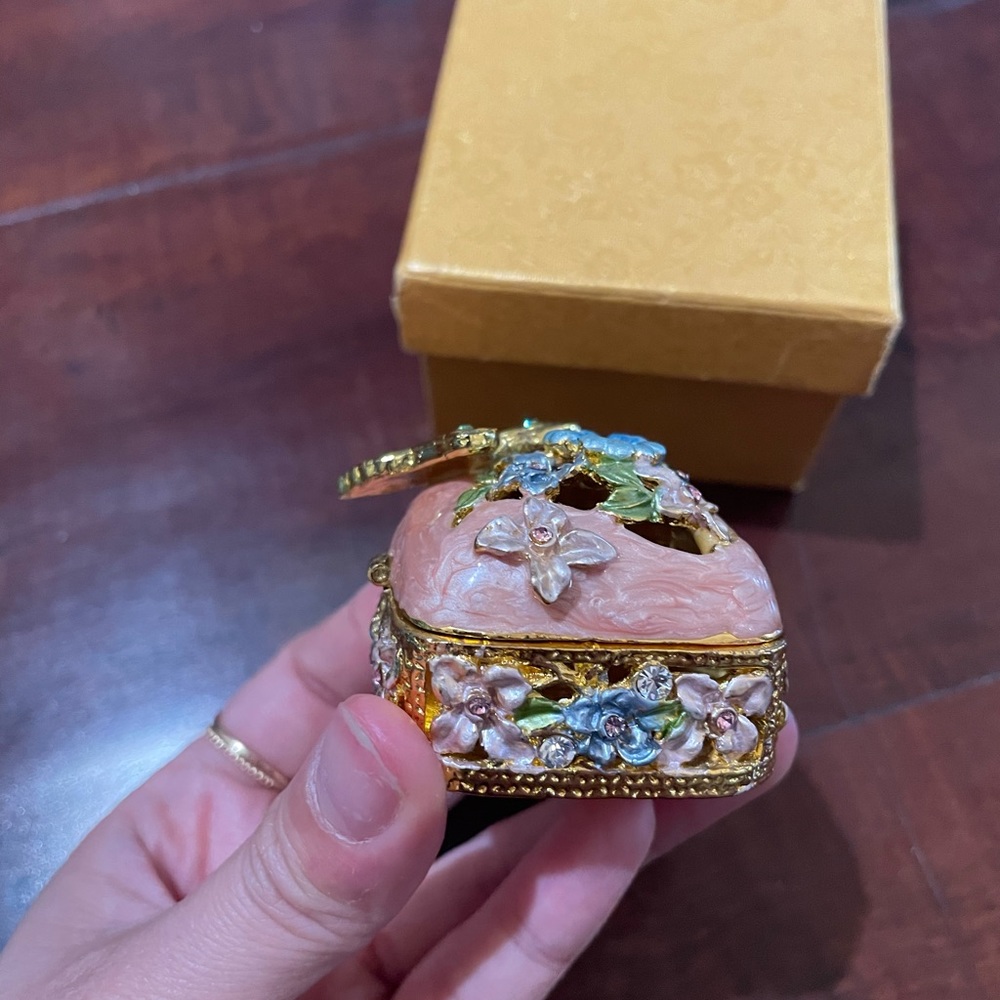Vintage ceramic jewelry holder